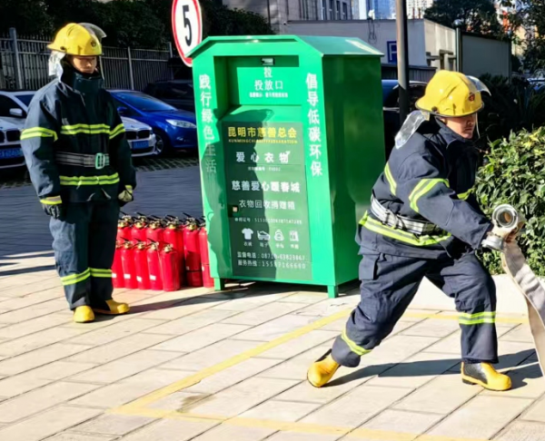 金桂苑小區(qū)消防演練，急救知識，電梯關人自救知識